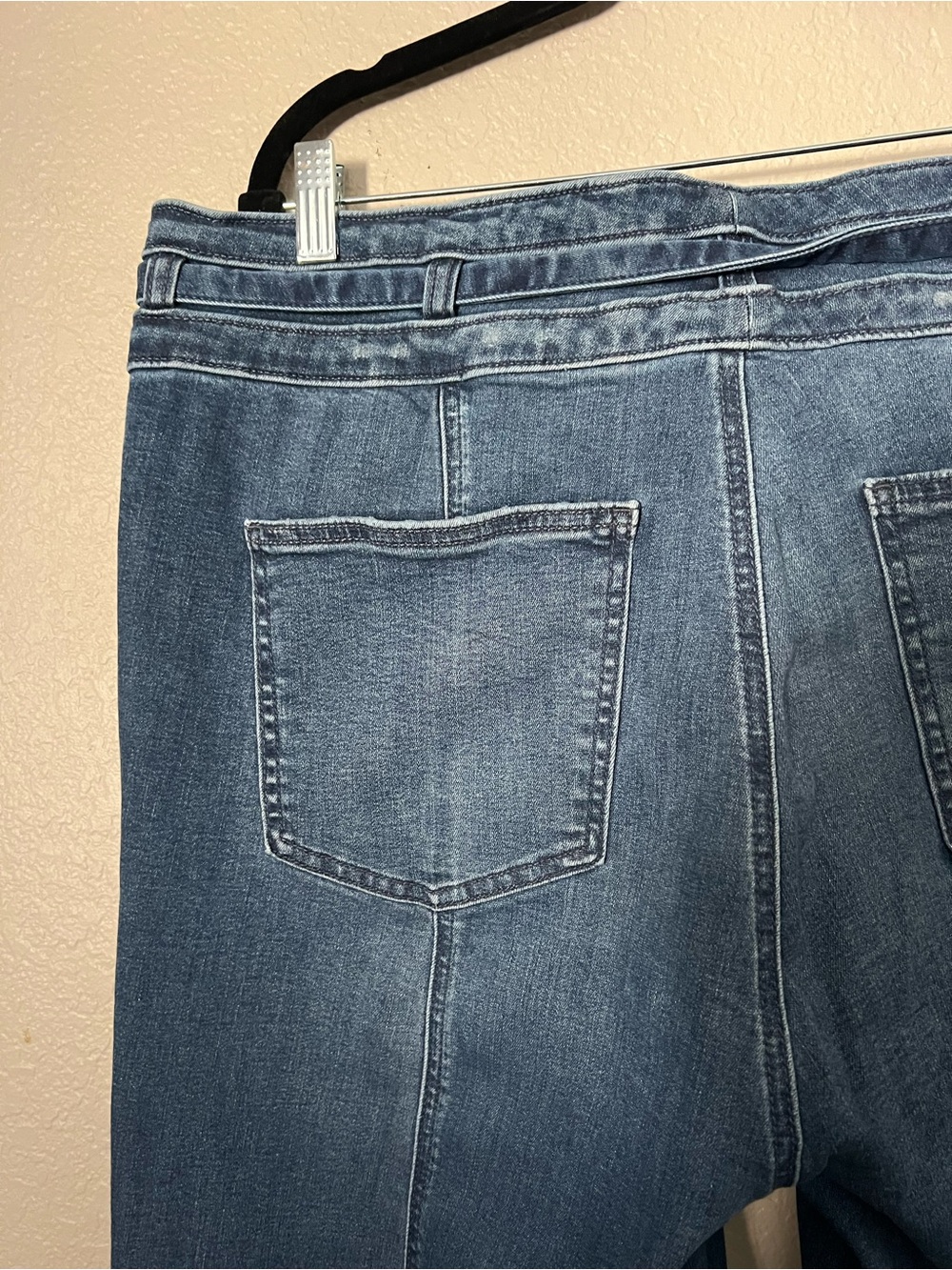 Torrid High-Rise Flare Tie-Belt Jeans Size 18S Medium Wash - Picture 8 of 8
